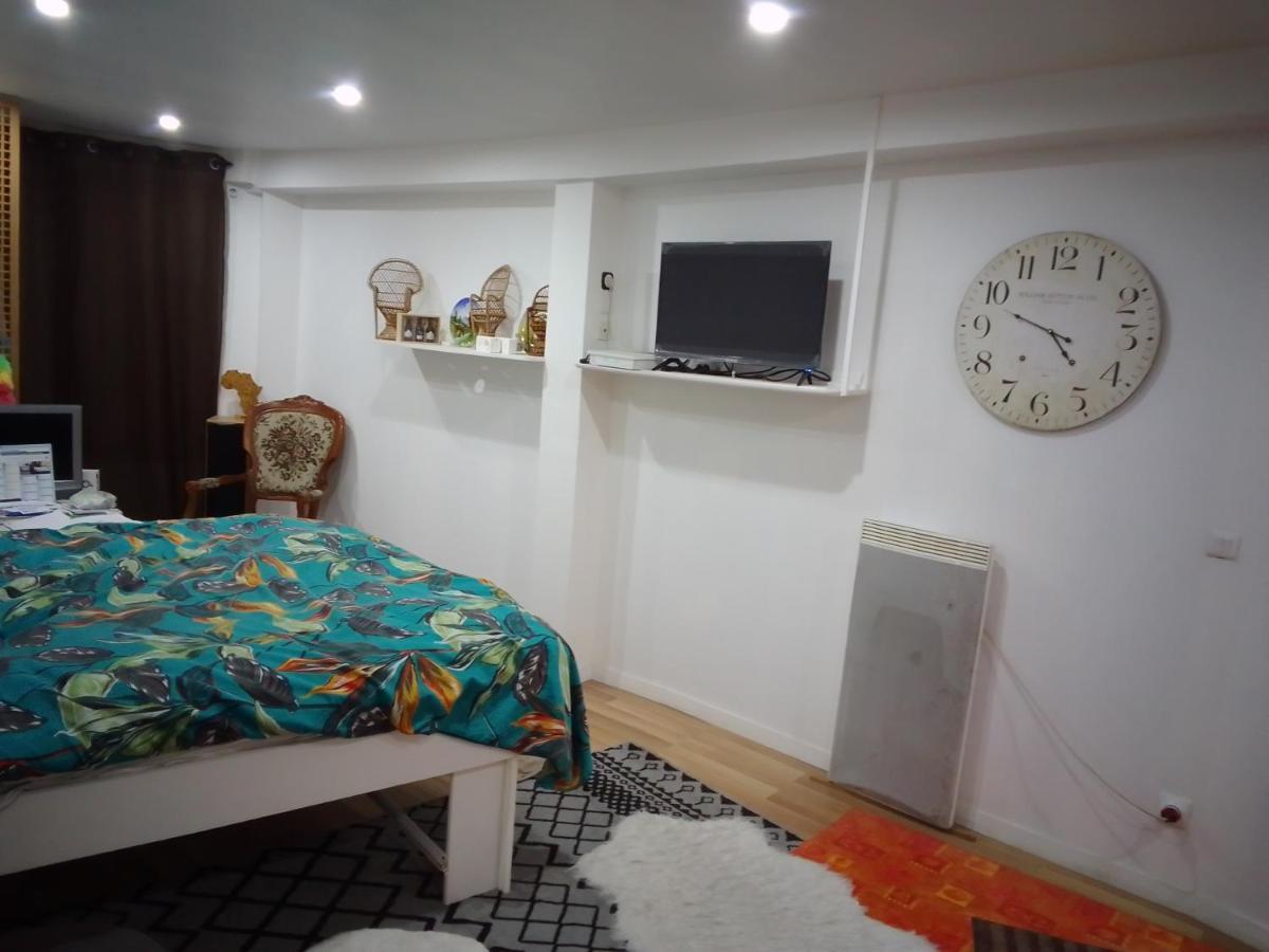 Chambre Chez L'Habitant Saint-Pierre-le-Moûtier Екстериор снимка